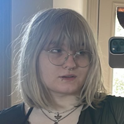 adadoesntlovex's profile picture. Éireboo || 22 || @squiboink is my handler