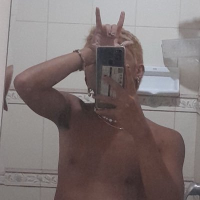 Fantasteaq's profile picture. if you know me, no you dont.