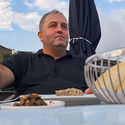 ozgenhasan's profile picture. Her şey değişir ama Fenerbahçelilik asla.
İnandığım yolda, kendi oyunumu oynarım. 💛💙 Fenerbahçe şike yapmıştır diyen adama asla başkanım demem...