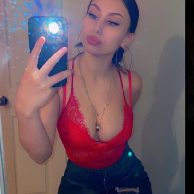 peachyariaax's profile picture. 🤍💍 M