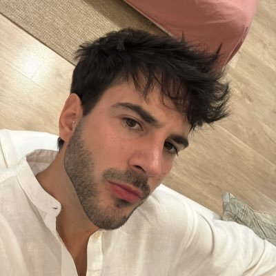Ale_G_C's profile picture. Pongáis como os pongáis yo a ti no te conozco ni te he visto en mi vida 🤡