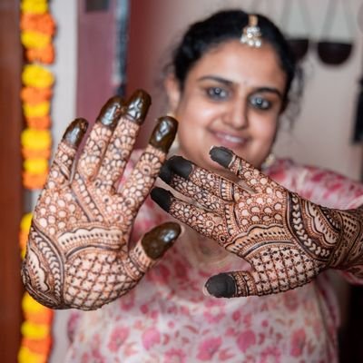 nbhav6's profile picture. Communications professional, student of Carnatic music,and an occasional poet.

Work: @UKinBengaluru