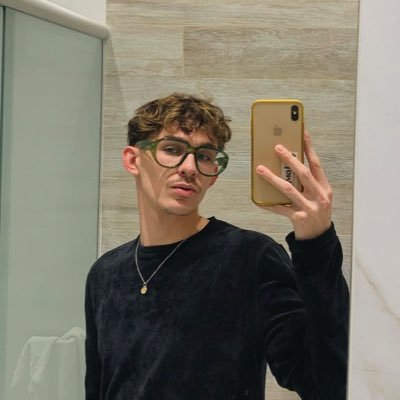 JaxthebbyR's profile picture. 23 NYC BARTENDER COSPLAYER