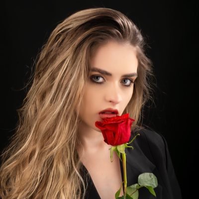 giovannahutzr's profile picture. 🌑🌹
