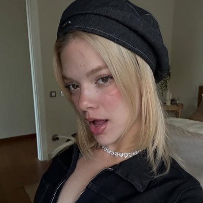 ezgitf's profile picture. ne zamandir araftayim