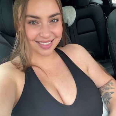 KylieRosera5's profile picture. Relaxing area❤️