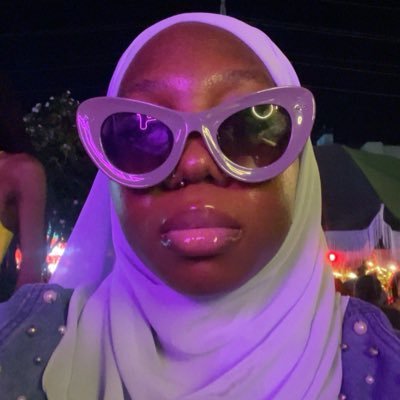 olojuchocomilo_'s profile picture. Dentist 🩺• Feminist• Fashion• Life with Style and Colours• Islam• I breathe Pink💕