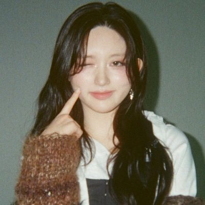 maraurfav's profile picture. no. 1 dragon's flop hater
no. 1 gaeul stan 

blk | lesbian