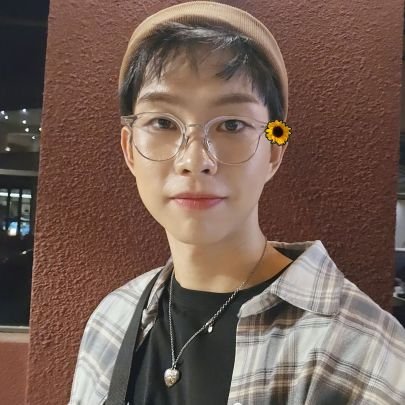 yeoponmyphone's profile picture. random pics of #최상엽 that have been lurking on my phone! just a silly little account for a silly little squirrel :3 (not a bot)