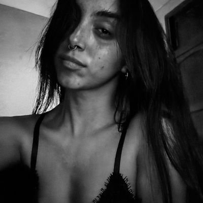 alloutlif3's profile picture. Mi viejo me hizo bostera y peronista. Prof. en Cs. Políticas.
Vengo a buscar lo que busco,
mi alegría y mi persona.