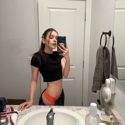 laurarothert's profile picture. Hit me up and let's have some fun 😜😊