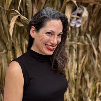 itsdeenalang's profile picture. Relatable Adulthood + Momhood Humor