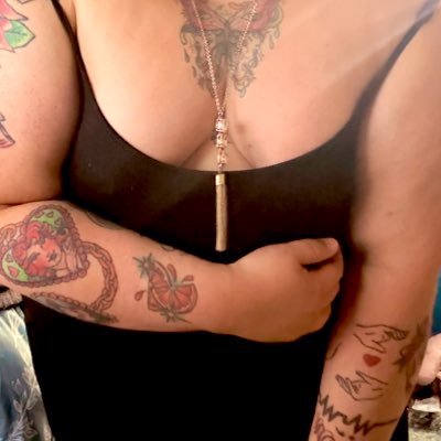 angryfemmeone's profile picture. 💋 i like mouth stuff and attention 🏳️‍⚧️💋 (+18 only // NSFW )❗️{bi — she/they} ♐️♌️♌️ $strolxo