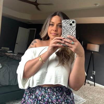 genevaharlan001's profile picture. Single, looking for something true and real ❤️