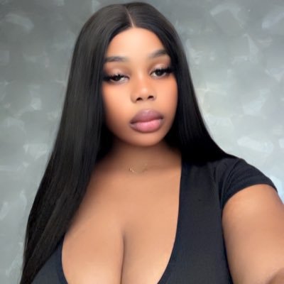 _Samtreasure's profile picture. Ig: ssamtreasure• Writer• Optimistic • Ethereal• Sapiosexual• Scrum Master•Dev • Sarcasm💯 •God’s My Peace♥️• Gemini ♊️ • writetoexpress• PHENOMENAL