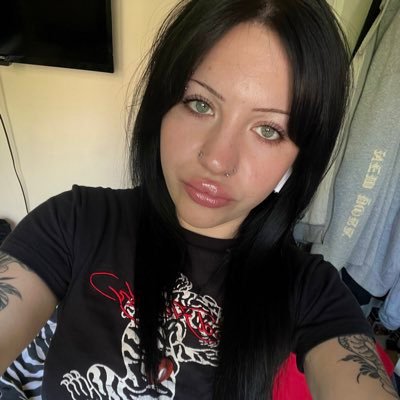 georgielawlorx's profile picture. 