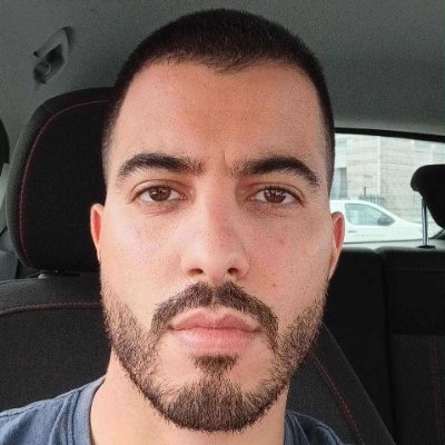 EZAIRRR's profile picture. Studying Medicine.