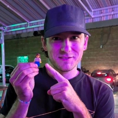 devXosco's profile picture. ☾“i just know you as that one flop on my timeline” -@fatalwildfl0wer ☽