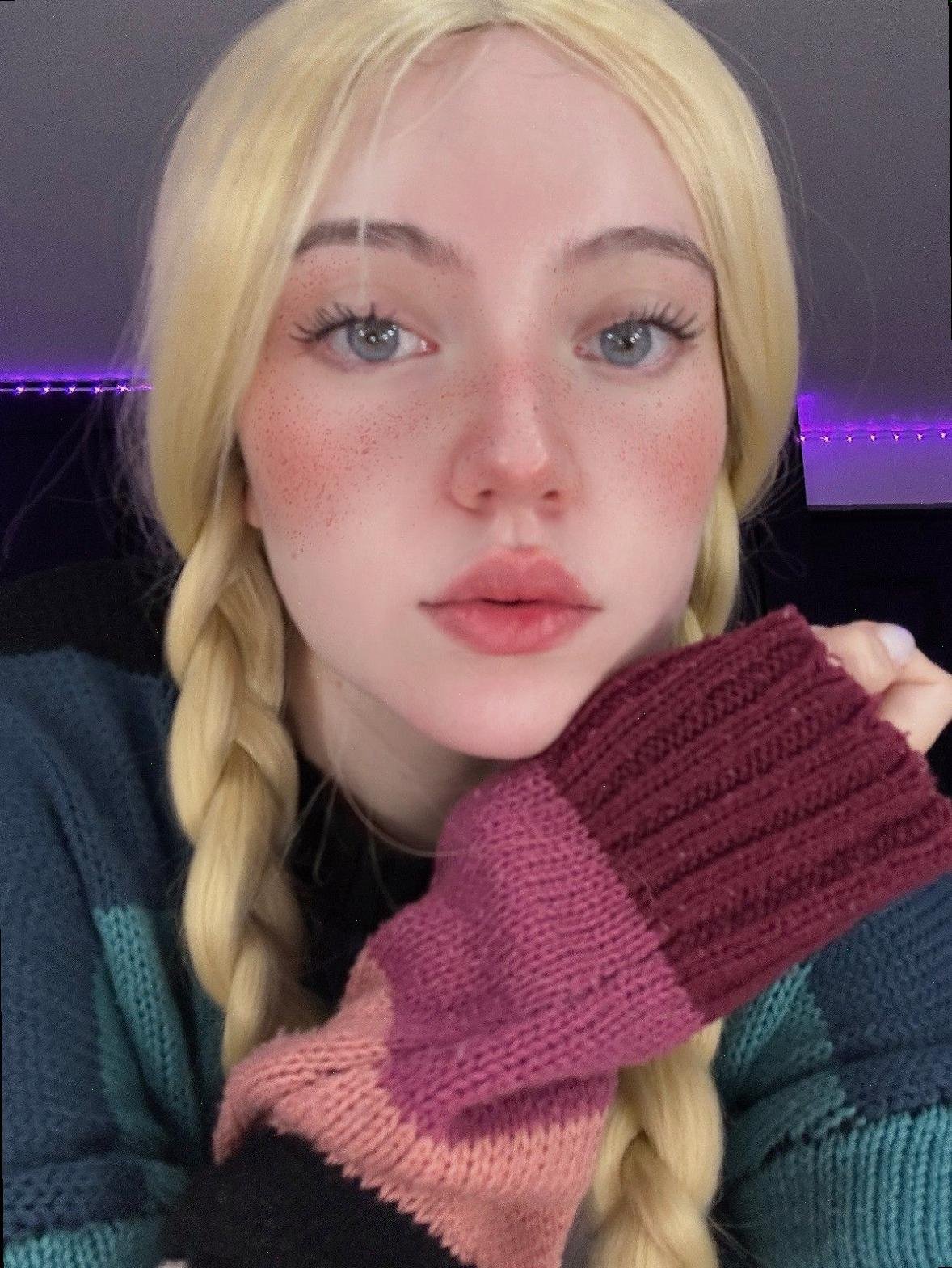 adityarawat0701's profile picture. 18 — allergic to seriousness, collecting moonbeams & bad ideas (ﾉ◕ヮ◕)ﾉ☆