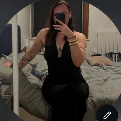 camillelikes's profile picture. insta// https://t.co/ANbS5nzmvq