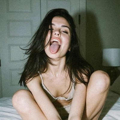 Putrefacha's profile picture. Siempre procuro tuitear con mucho cuidado de no ofender a ningún hijo de puta. Alguna queja? Haz la cuenta de la vieja: si no me comes la polla será la almeja