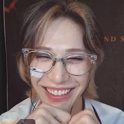 wumutipie's profile picture. world’s third tallest evol (unverified) • 💛🌹 • evolville resident internet archaeologist • muti’s cutee baby