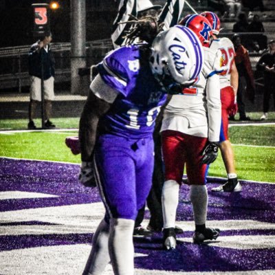 1Daeci's profile picture. Daecion Echols #10| 6’2 | 245  EDGE RUSHER https://t.co/2X6x6v1ZcS