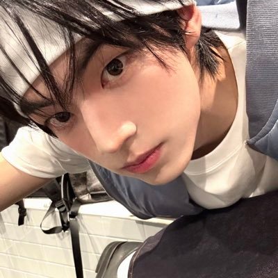 yeojunmeow's profile picture. love is chain