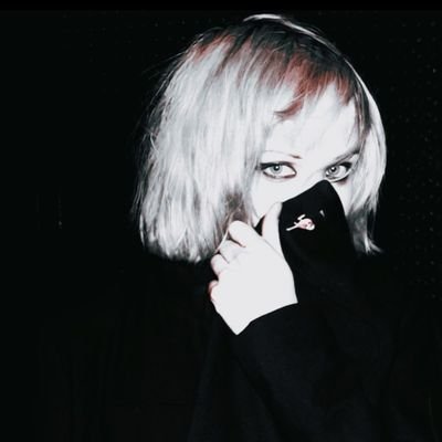 aidsfanclub88's profile picture. fã número 1 do diabo e sua companhia
e mastigador de vidro.