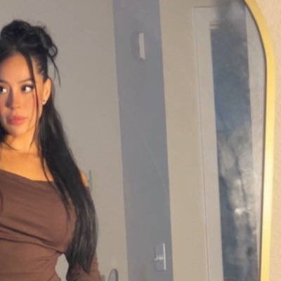 genessisaimee's profile picture. the world is yours 🦋