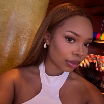 pettyashh's profile picture. 