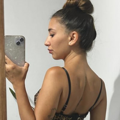 _agustinatt's profile picture. no es cuanto das, sino cuanto resistís 💋