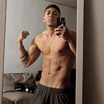 10Rogergonzalez's profile picture. Mexico, Guerrero 🇲🇽 🌴 Amante del fitness 🏋🏿‍♂️❤ Instagram: rogergonzalez_10