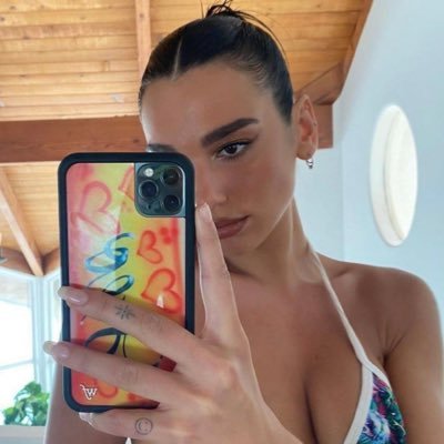 vitaminatura's profile picture. el rock retumba en las paredes