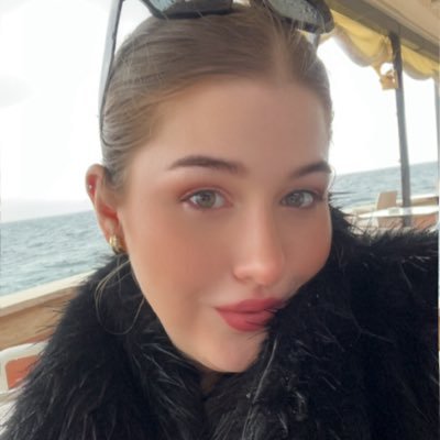 queenbtpositive's profile picture. econometrics master degree 💻📊