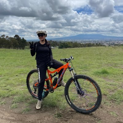 karlasayshello's profile picture. Sin etiquetas.