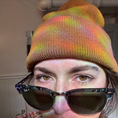 tay_samps's profile picture. the dust ruffle is blowing as if in the wind but the windows are shut