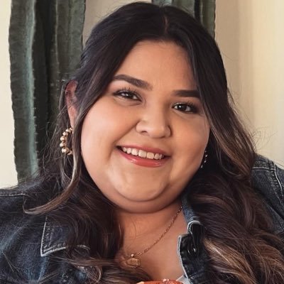 MrsJoveNewman's profile picture. 3rd Grade Bilingual Teacher | TXST ‘22 🐾