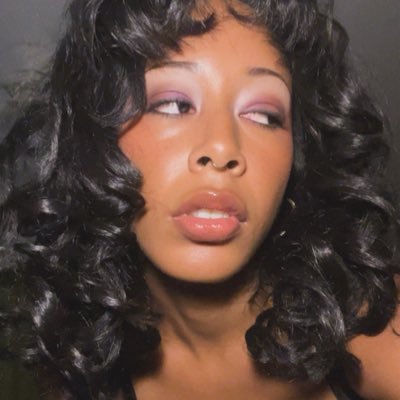 UnicornNextDoor's profile picture. wynn | playgirl anthropologist | esthetician