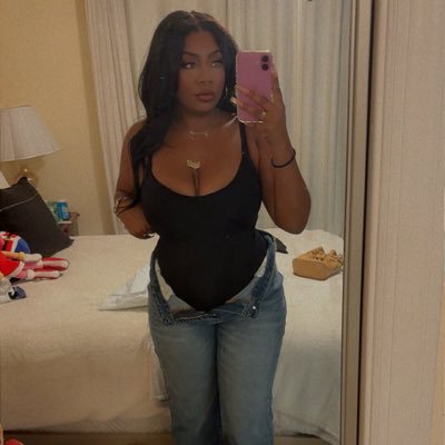 CaliMarie_'s profile picture. 