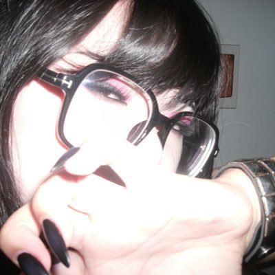 tauntmee's profile picture. 🦴 I was given a body that is falling apart