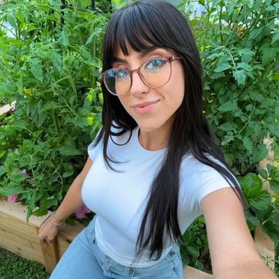 rossmarry219889's profile picture.