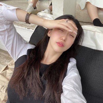 rachel__9887's profile picture. soft but will absolutely fight you for cookies 🍪🥊