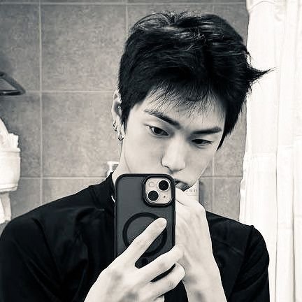 2SENHYUK's profile picture. 