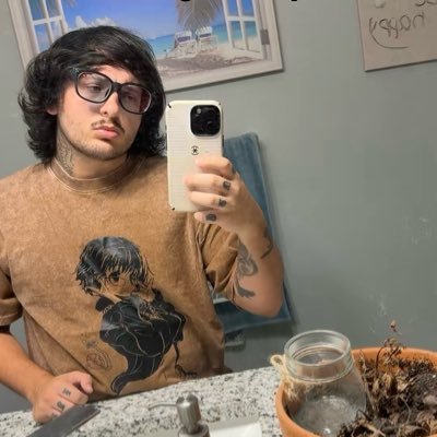 dylanlombardo11's profile picture. most handsome man on the planet | Masters 3 role ADC/MID/SUP | challenger coach for @Genesis_1Ø_