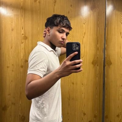 levyzera12's profile picture. 