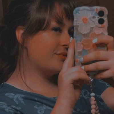 tabiilynn_'s profile picture. digital scrapbook of things that make sense to me.