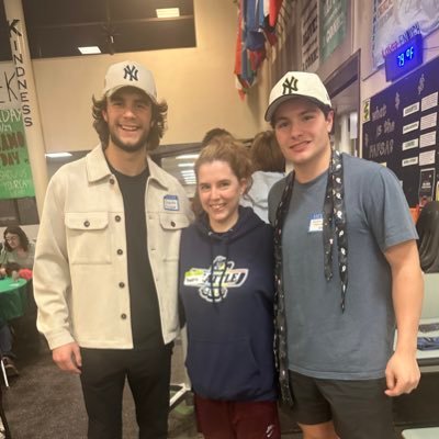TbirdsFan2889's profile picture. Fan of all things Seattle pro sports teams ❤️🤍Wisconsin fan ❤️🤍💙💚Seattle thunderbirds💙💚 and❤️🖤 Portland Winterhawks❤️🖤🏒 avid hockey tik tok creator 🏒