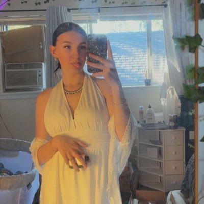 ZoeyRussel27886's profile picture. https://t.co/iI9s925zP4