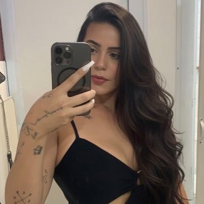 nathalieffc's profile picture. muito mais complicada, do que perfeita.